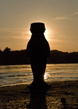 "Idol nadwiślański (Wędrujący Idol)", cykl fotografii z 2009-2010 r.