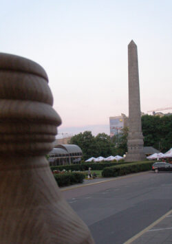 "Idol nadwiślański (Wędrujący Idol)", cykl fotografii z 2009-2010 r.